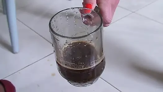 Раб Пускает На Него Писать