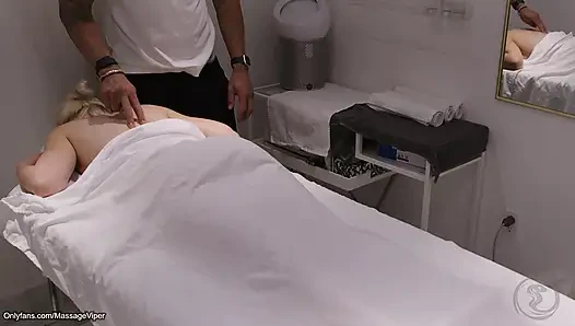 Client Switches Roles and Turns into the Masseuse!