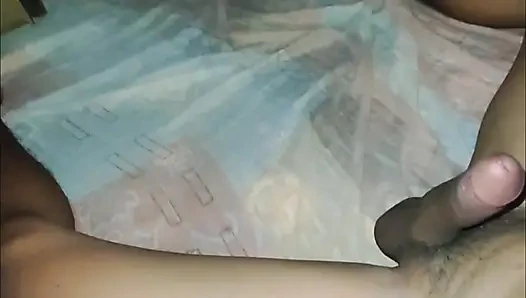 Sikimi iyi em, üvey kız kardeşim taşaklarımı yiyor