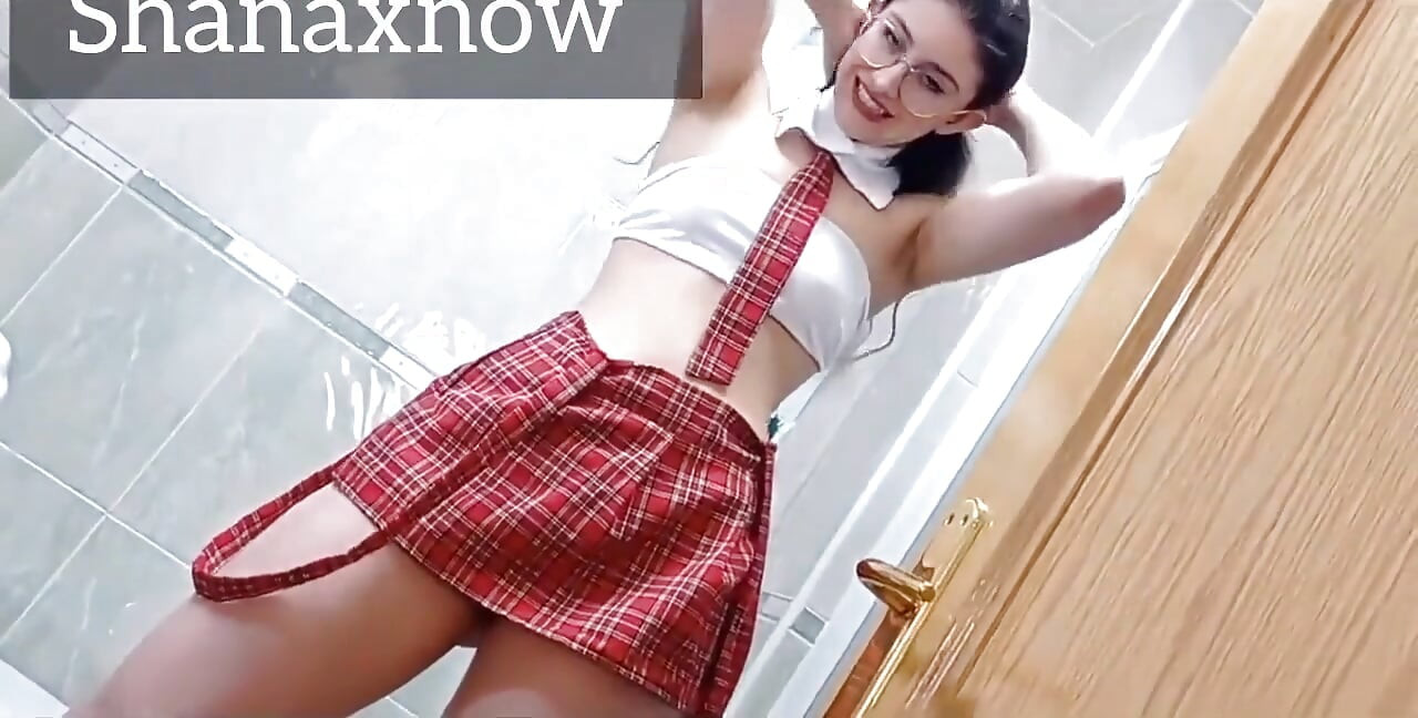 18yo Toilet Fetish Masturbate and Pee on Dildo