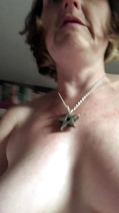 Делаю туалет танец после слишком много кофе, когда догоняю друга