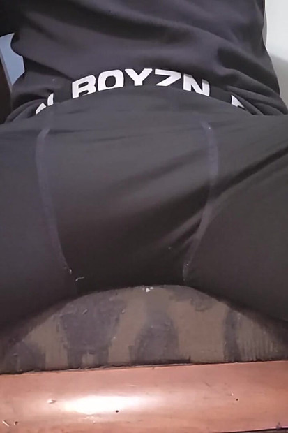 妻が最初にBBCを取る - カックはクローゼットに閉じ込められ、オナニー禁止