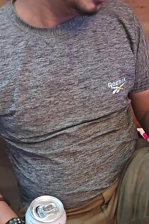 فيديو فيروسي لرجل تم القبض عليه وهو يمارس الجنس مع فتاة في فندق