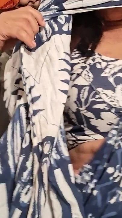 年轻的热辣 dever bhabhi 自制性爱视频 |剪辑 1