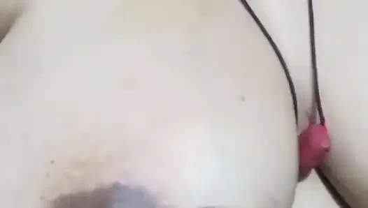 Desi bhabhi masturbasi dan menjilati payudara