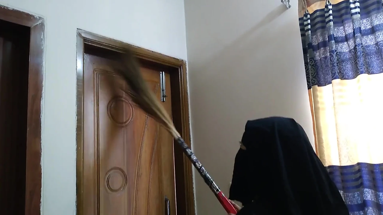 Suudi Arabistan'da güzel bir hizmetçiyi sikiyor bölüm 3