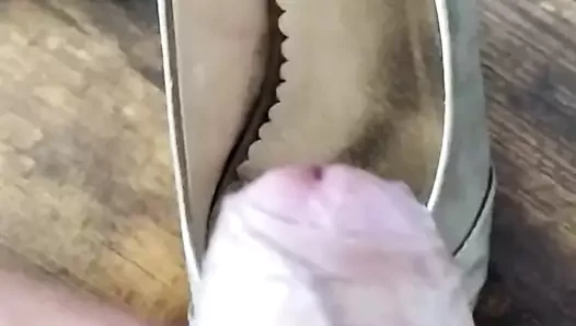 Pump porn video – Cum in Sisters Pumps