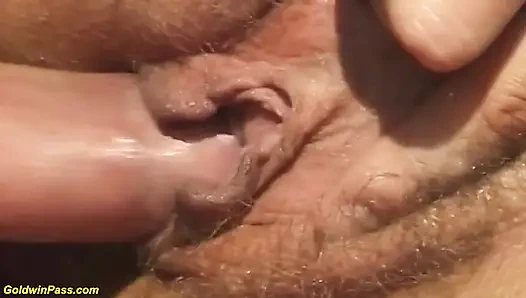 Uzun dudaklı üvey kız kardeş için ilk açık havada anal