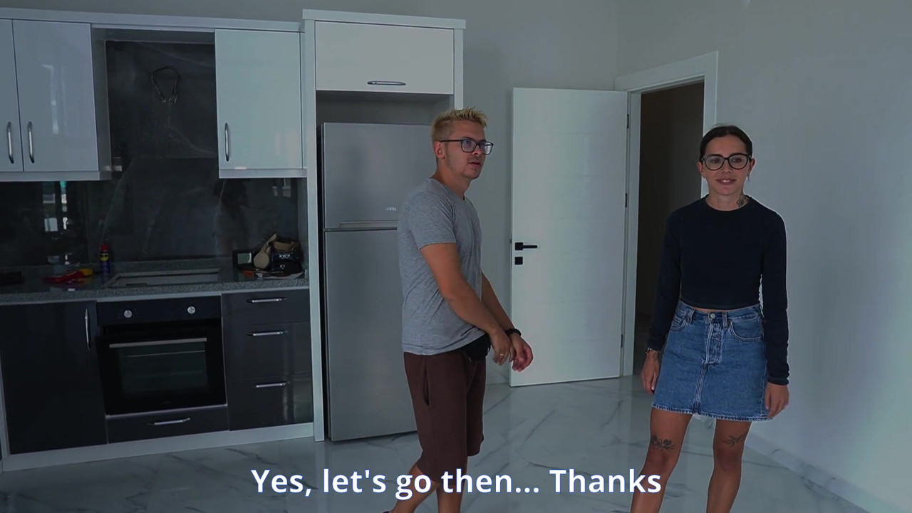 戴绿帽子的丈夫看着他的妻子从后面被操！