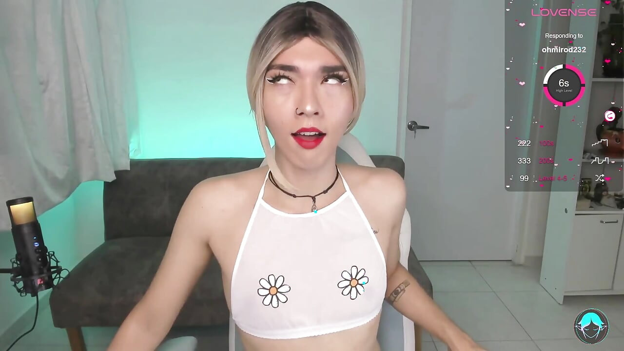 En primer plano - rubia diosa pies y polla