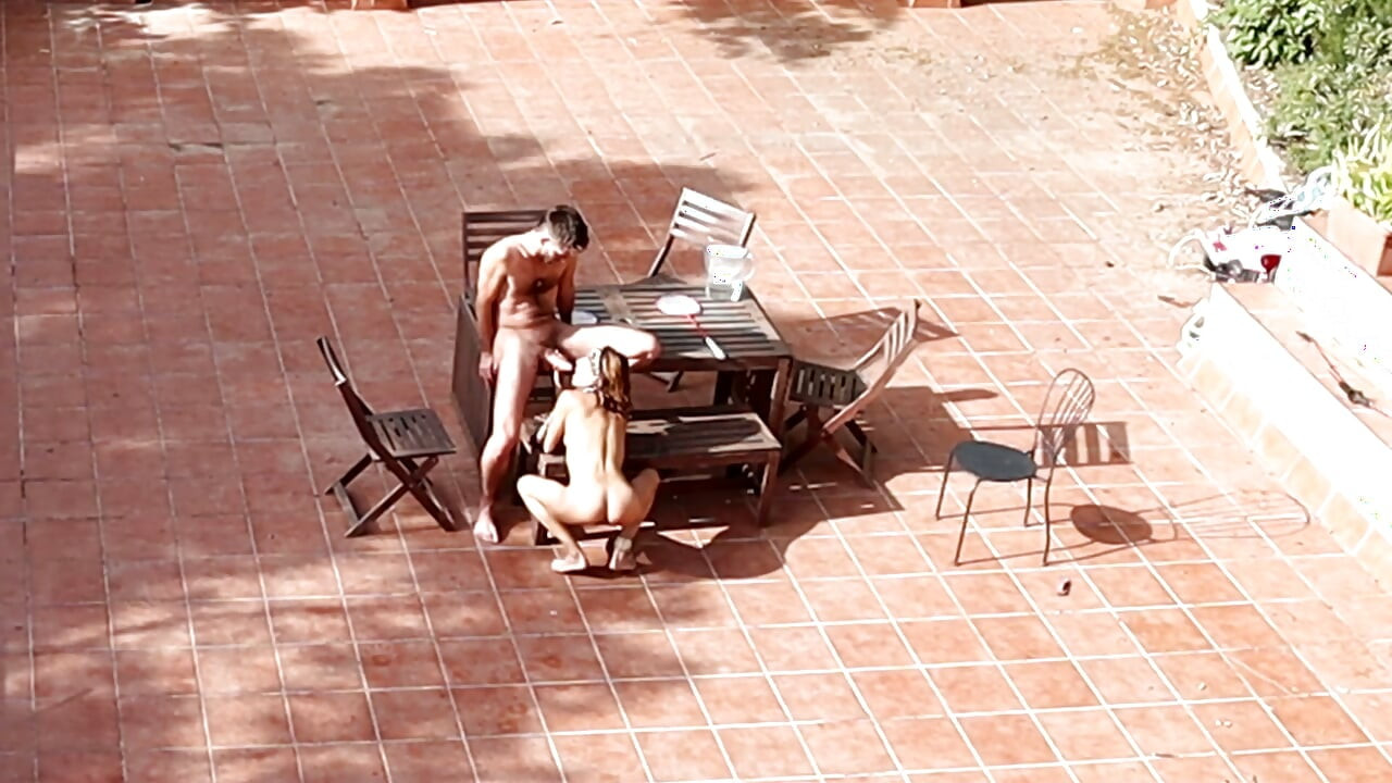 Couple catched fucking in the courtyard