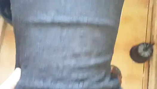 En ateşli sakso ve tuvalette domaltarak sikiş