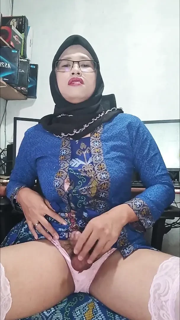 Hijab Tgirl Masturbating to Orgasm