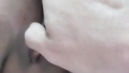 Tetanggaku ngasih aku pijatan dan berujung ngentot pantatku