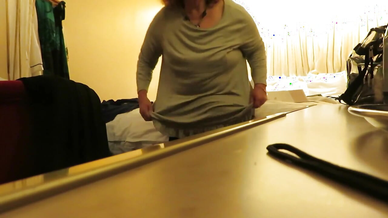 Asistenta Vicki este obraznică la hotel, arătându-și bucățile pentru tine