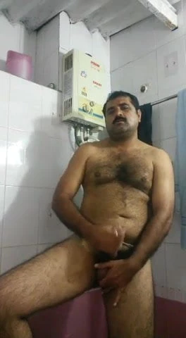 hairy horny arab daddy