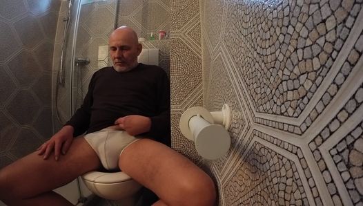 Toilet is te klein - geprobeerd te plassen