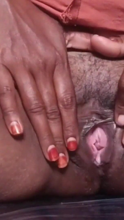 Mallu kız gösteriyor ve parmaklıyor | Klip 1