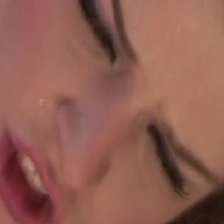 Aksi jilat memek dan fingering memek becek cewek hot rambut pirang ini