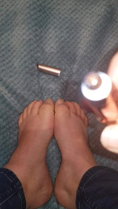 Shaving my hairy toes - feet fetish