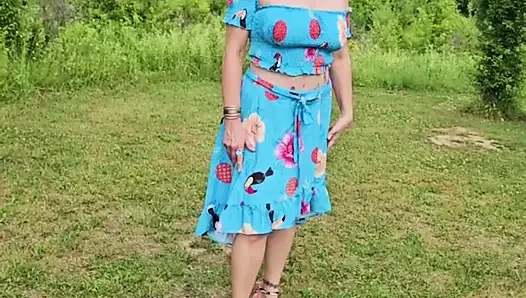 Real TOPLESS MOMMY Outside Mature MILF BIG TIT in the Sunshine