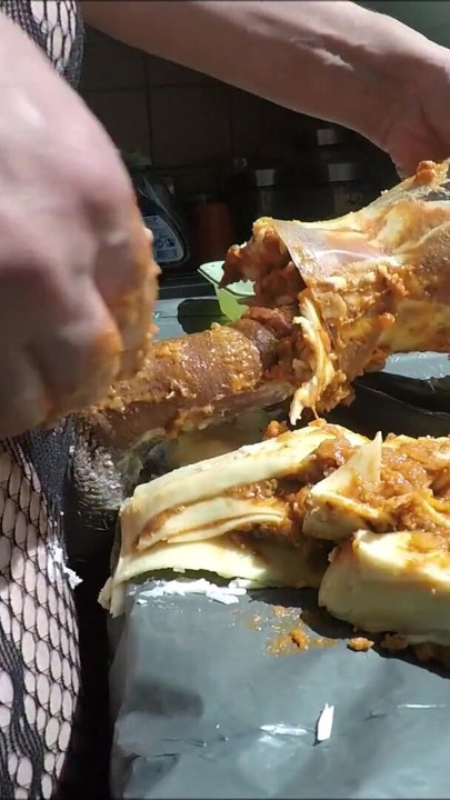 stor ejakulation efter kneppemad (lasagne) | Klip 1