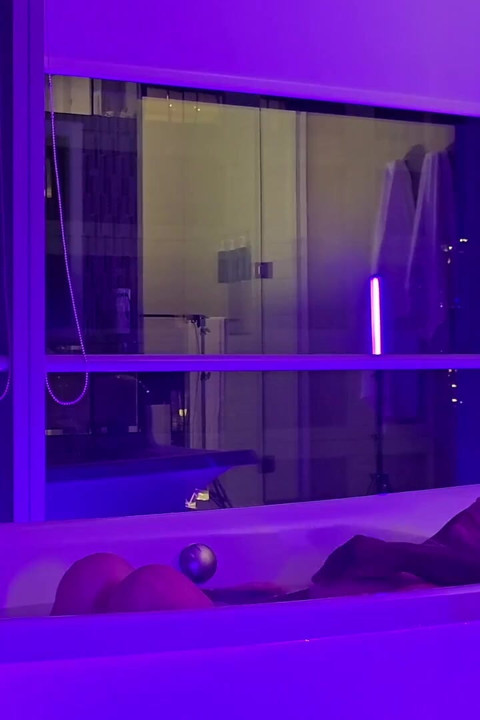 Some Seduction in the Tub