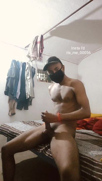 Chico sexy amante de las chicas polla grande en línea y ofline disponible mi insta id its_me_00056 chicas me masajean