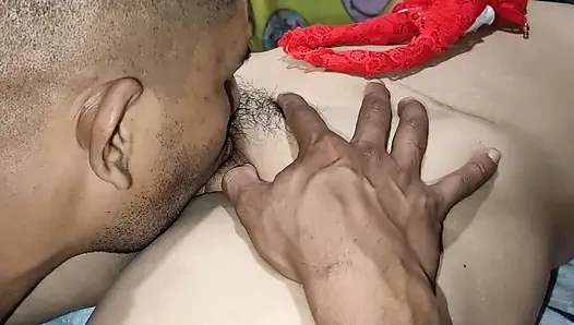 Üvey kız kardeşimin sıkı vajinal dudaklarını kırıyor ve tamil Hindistan'da beni x videosundan sikiyor