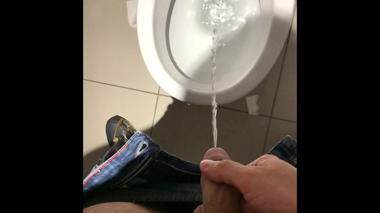 Pissing in slow motion