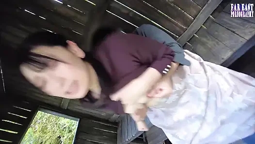 Соблазнение юбкой сбоку где лизкой выпаса превращается в мгновенный кульминационный момент она погружается в - 2