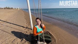 J'ai rencontré une fille sur la plage et je l'ai baisée dans ma chambre d'hôtel.