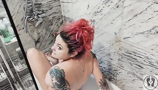 Pee Golden Shower Myself on My Face Before a Regular Shower