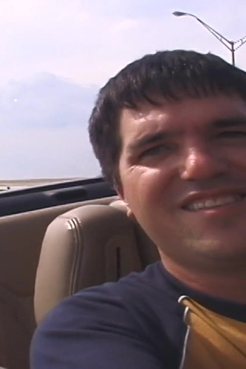 フリーキー・スピナーが後部座席で膣を広げる