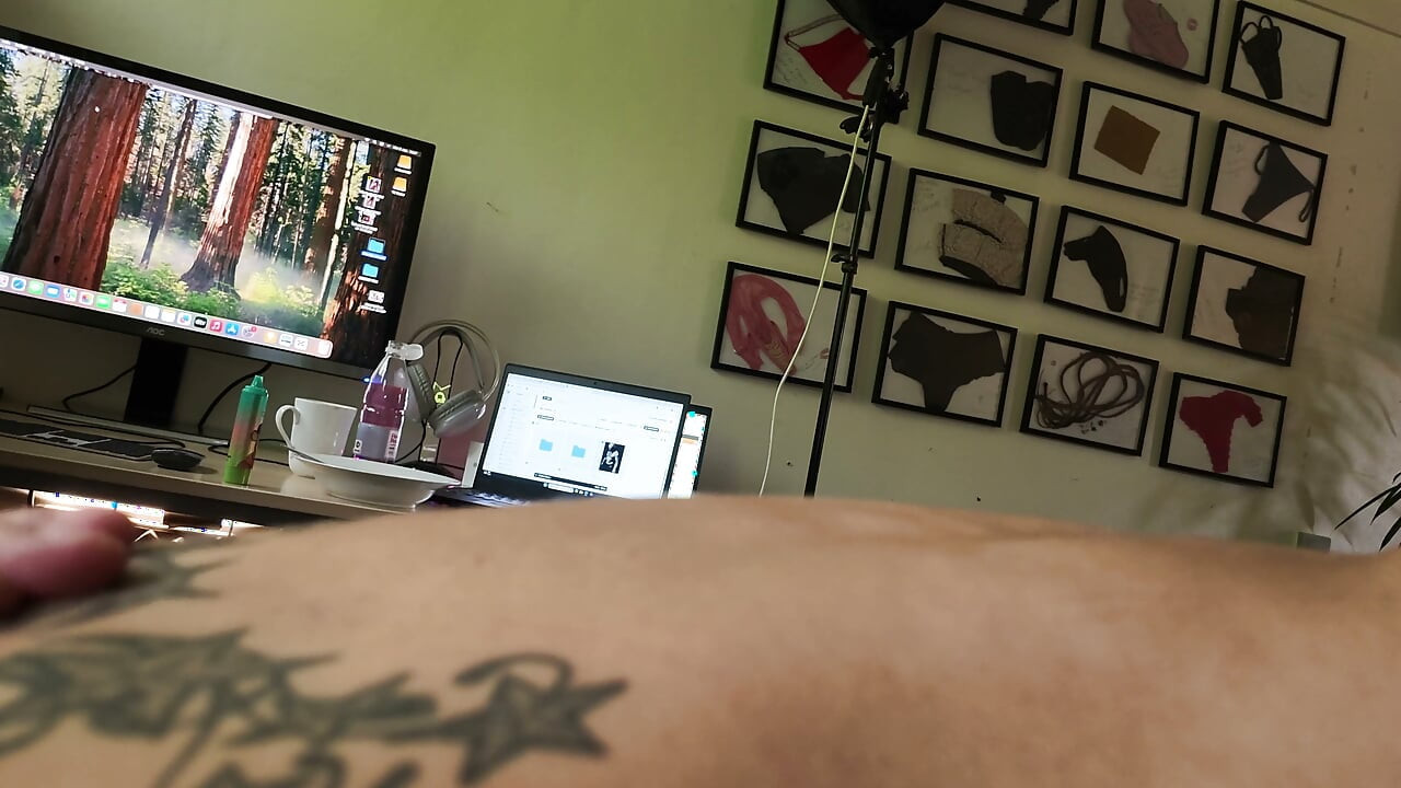 raw, uncut amatur fuck in the office