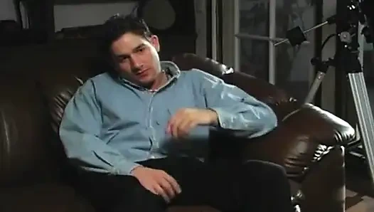 Блондинка и брюнетка трахают киску пальцами в тройничке, безумие