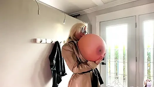 Vollständiges video veröffentlicht! Zaubergürtel macht sie größer!