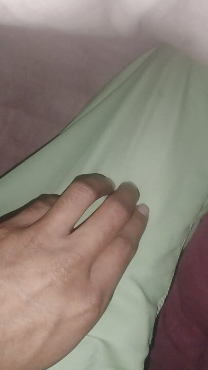 Who wanna get scratched by my nails