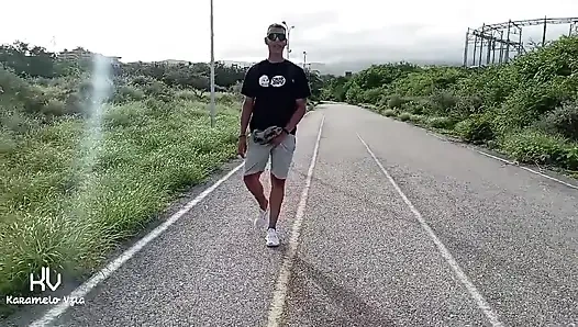 Cowok mesum nunjukin kontolnya di depan umum dan aku nggak bisa menahan diri untuk ngentot di gedung bekas