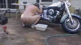 Sexy naakte motorfietsstiefvader