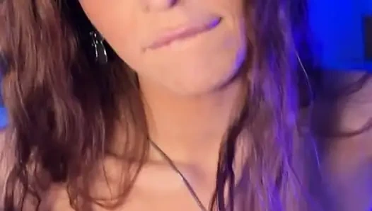 Klitoris salome si cewek sange dientot habis-habisan sambil meringis keenakan