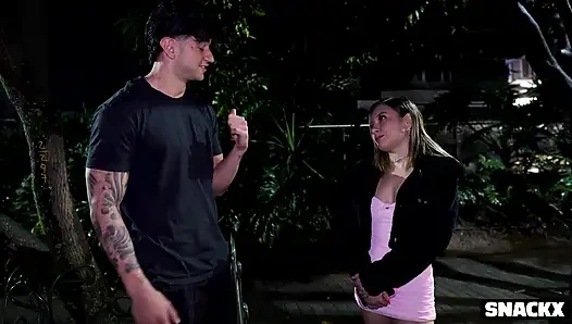 Kalbi kırık kız parkta yakalandı