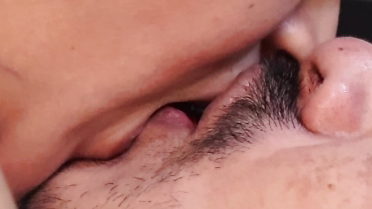The lonely Bhabhi at home called the cylinder guy and got fucked hard part 2