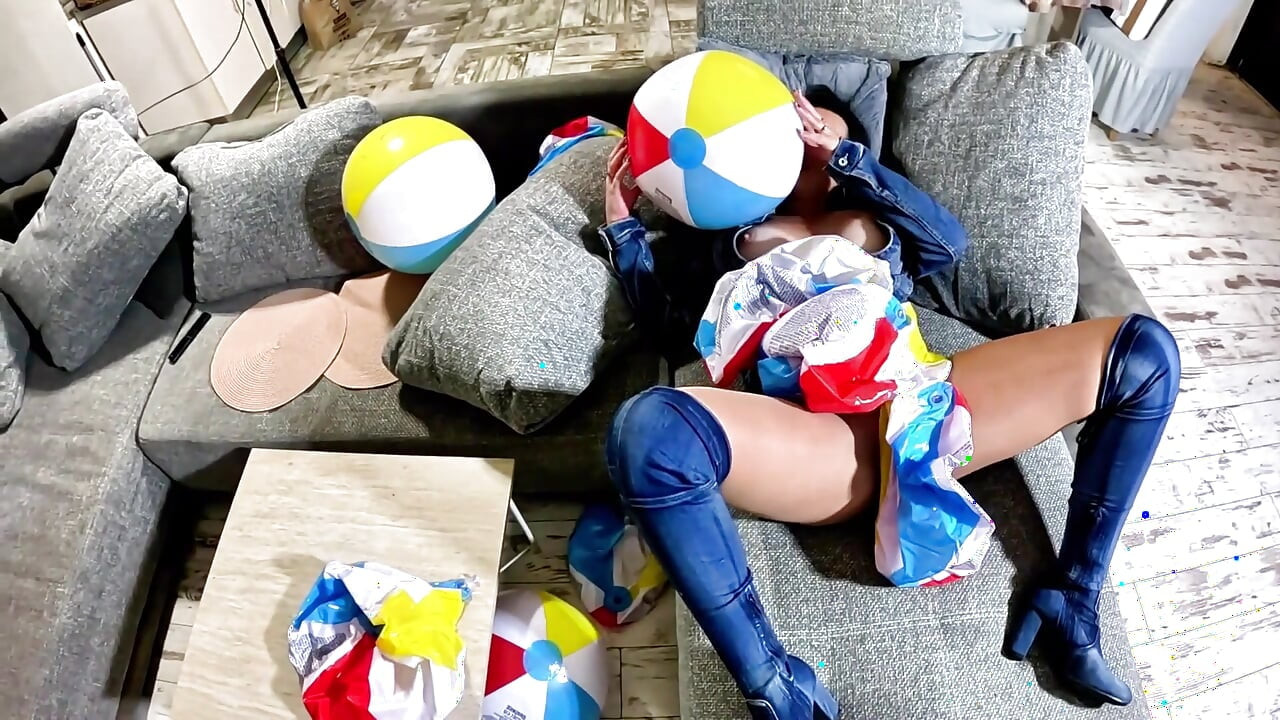 데님 비치 볼 굴욕 : 딥쓰롯, 터지는, 강아지와 더블 정액