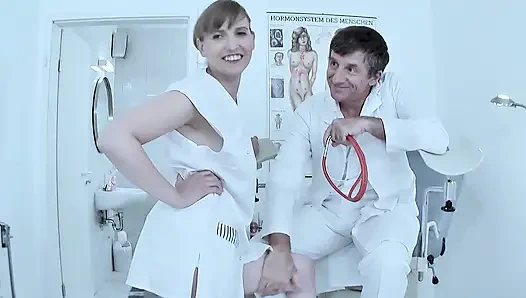 Game seks mesum di kantor dokter