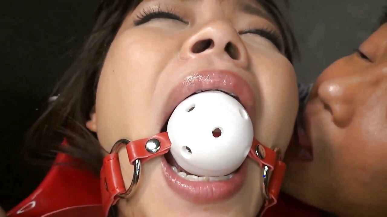 Agebundeni japanischi Frau bi ere harten BDSM-Gangbang-Cum-Fest