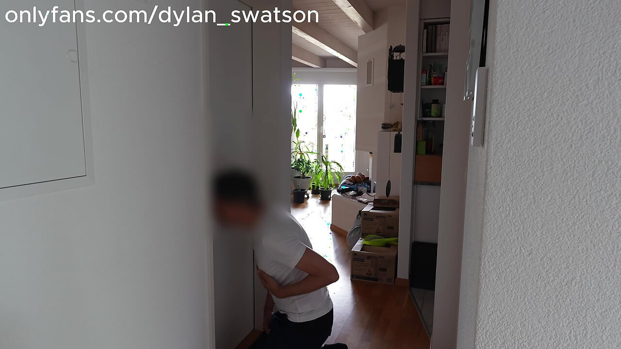 Straight delivery boy gets fucked and blown for tipping