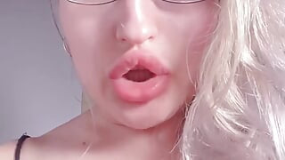 Obsesi bibir mengusik