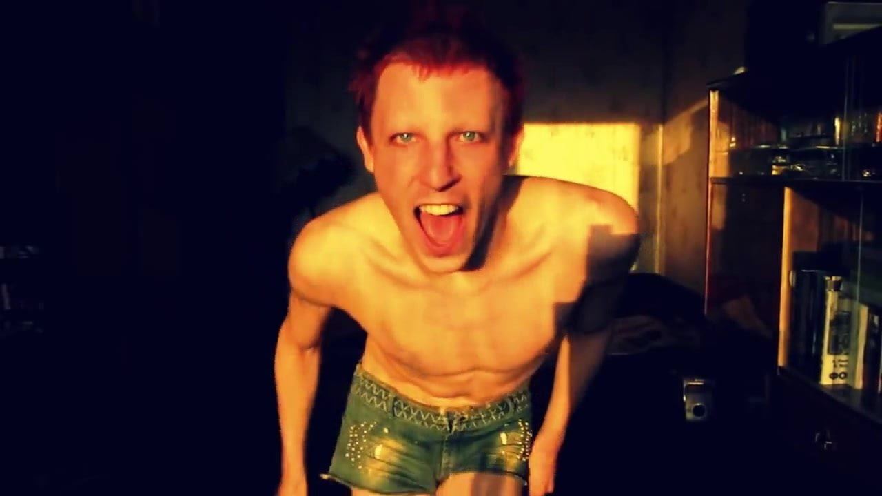 Twink jest zawsze głodny surowego kutasa