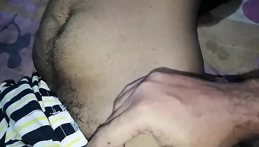 Kıllı amcık ve memeler tam vücut tacizi